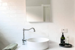 SW0601, WHITE SUBWAY TILE, UNDULATING TILE, GLOSS TILE, BATHROOM DESIGN